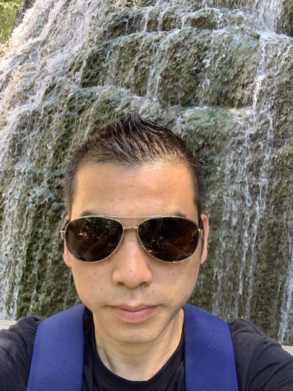 高兴的第二张照片--连江婚介网