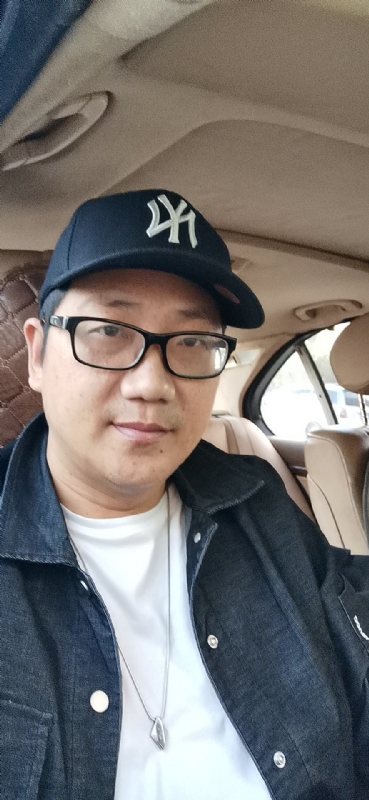 拥抱幸福的第一张照片--连江婚介网