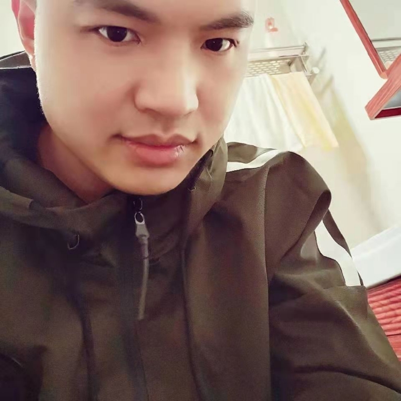 高大上的宅男的第二张照片--连江婚介网